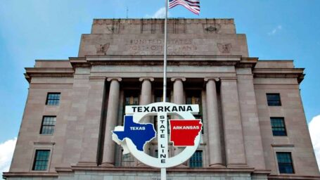 Picture of the Arkansas and Texas state lines in Texarkana.
